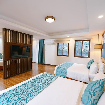 La Jolla Hotel And Beach Resort Bagac Bagian luar foto