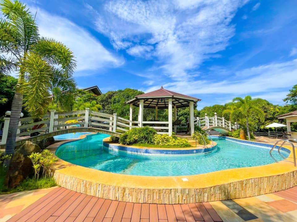 La Jolla Hotel And Beach Resort Bagac Bagian luar foto
