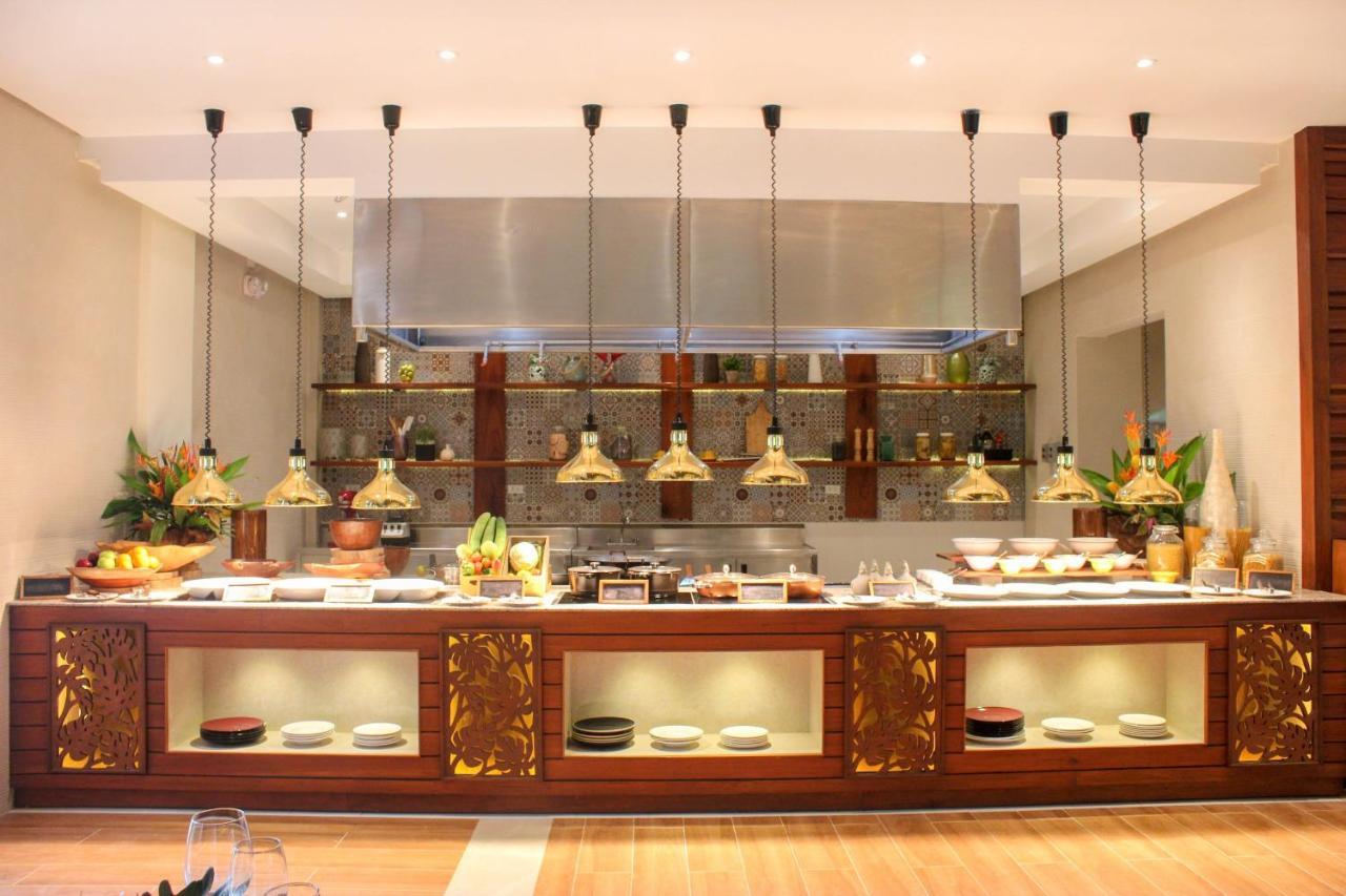 La Jolla Hotel And Beach Resort Bagac Bagian luar foto