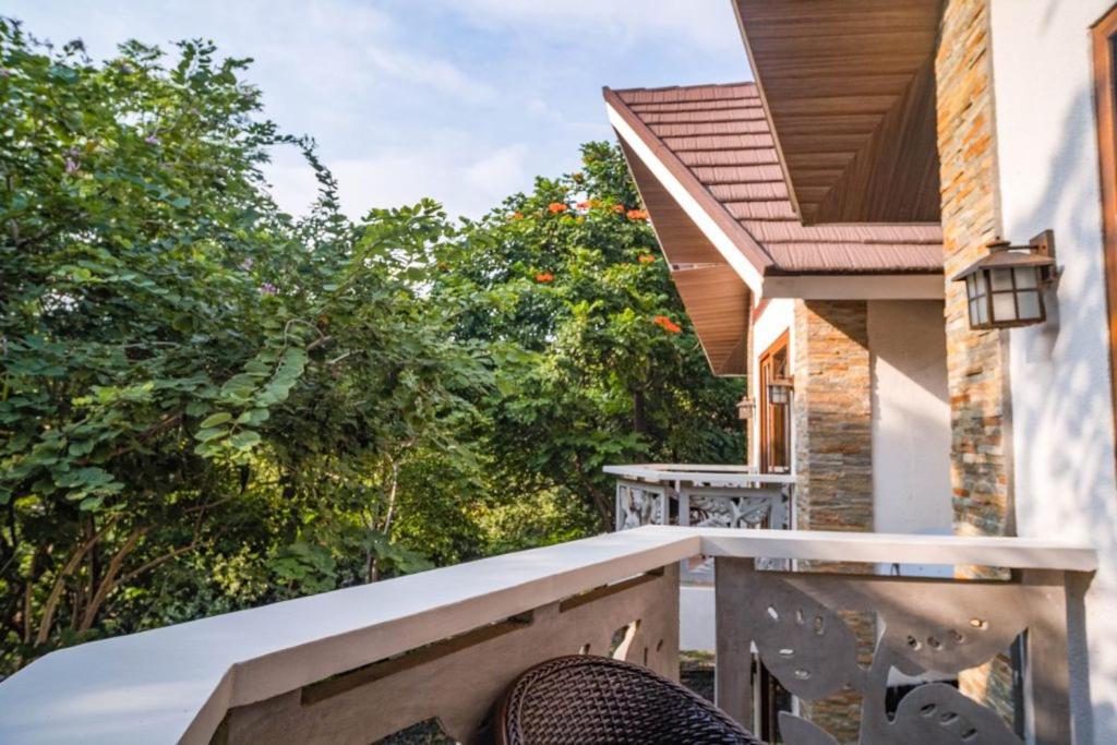La Jolla Hotel And Beach Resort Bagac Bagian luar foto