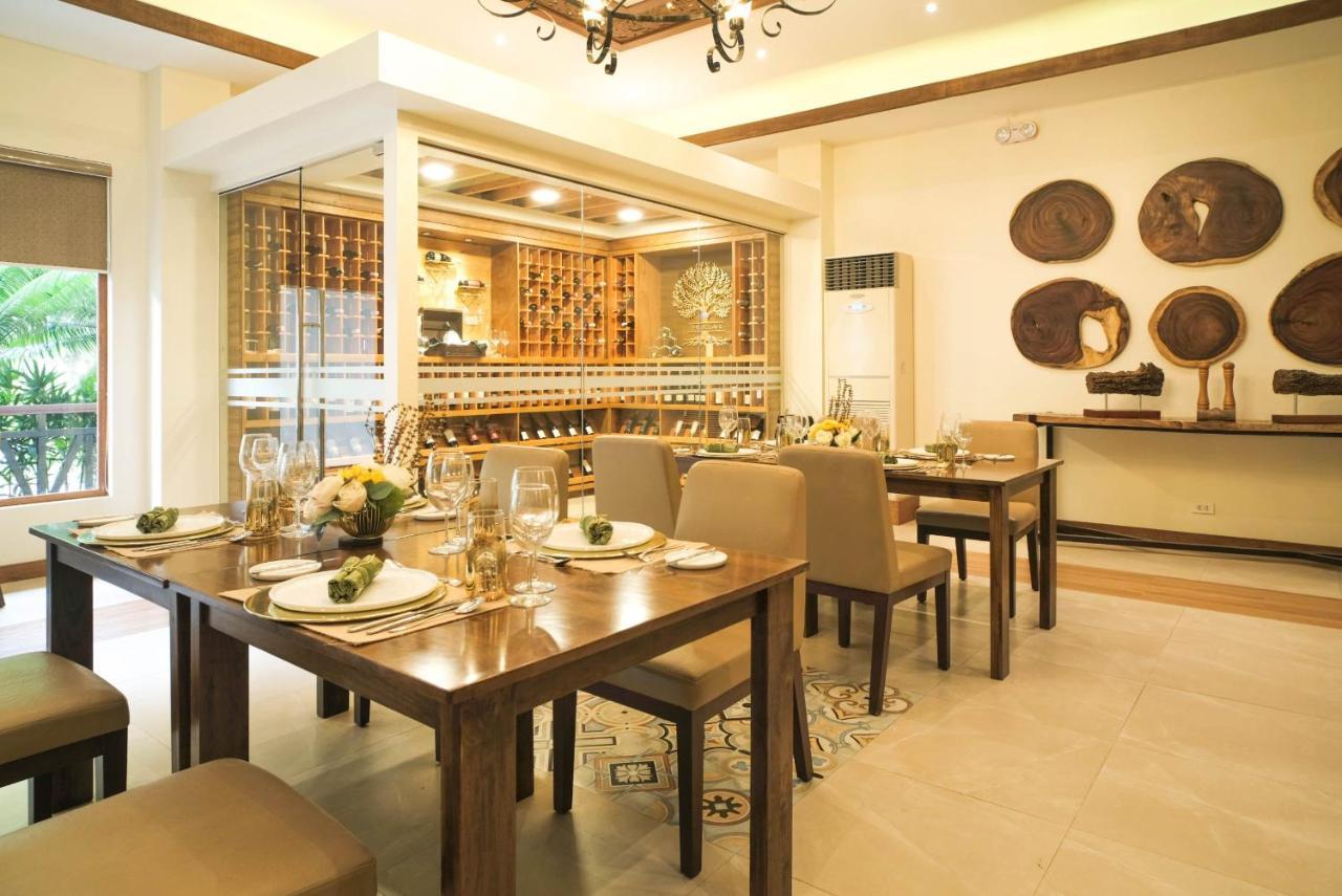 La Jolla Hotel And Beach Resort Bagac Bagian luar foto