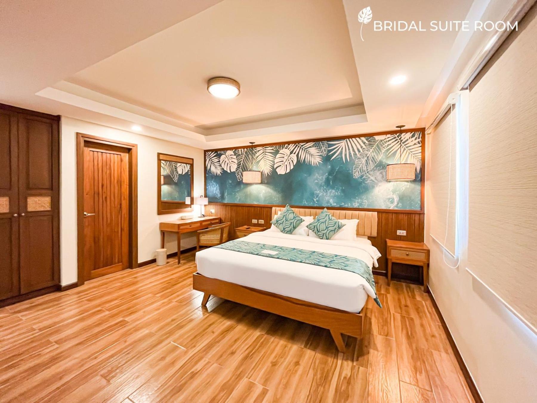 La Jolla Hotel And Beach Resort Bagac Bagian luar foto