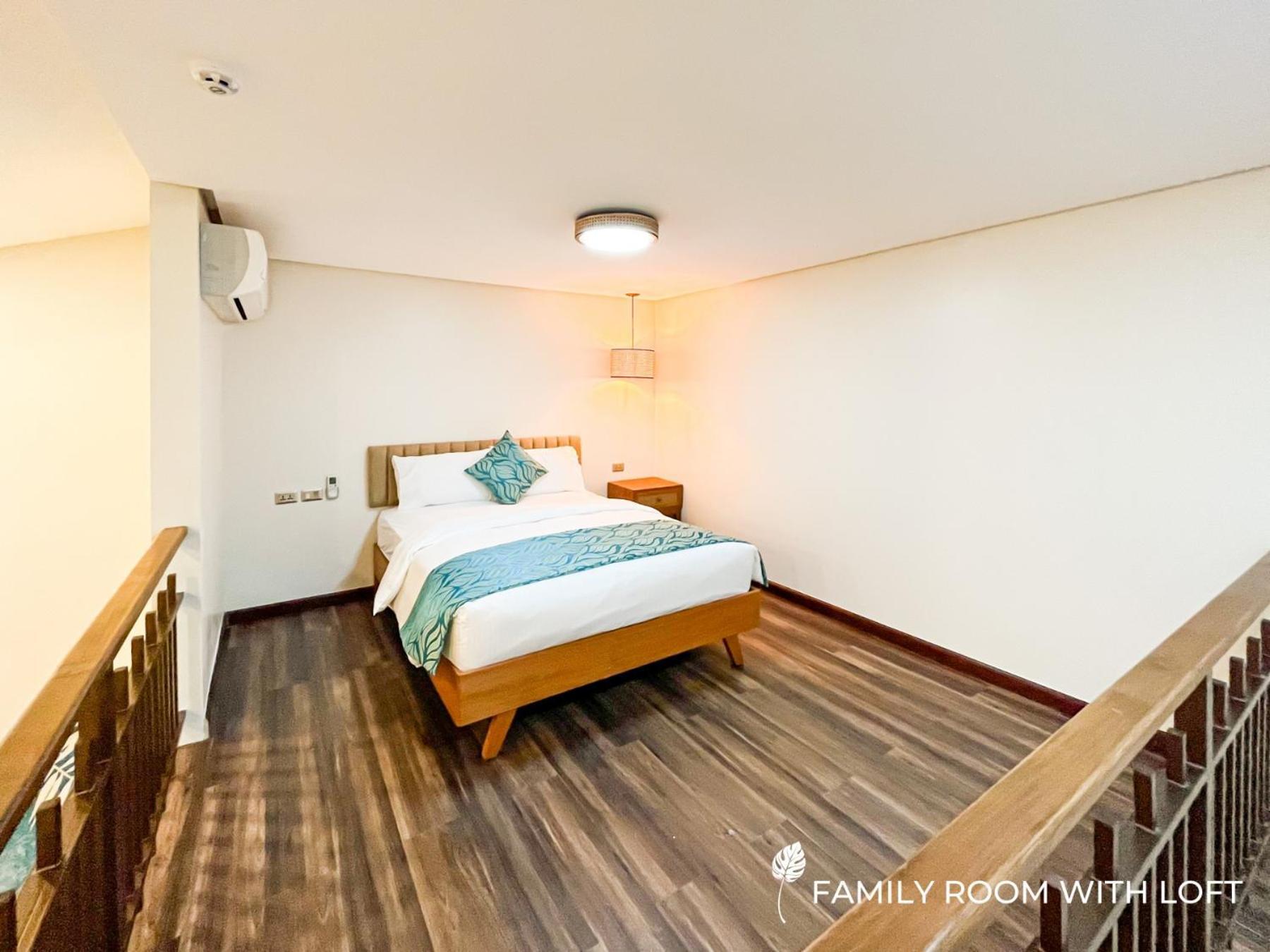 La Jolla Hotel And Beach Resort Bagac Bagian luar foto