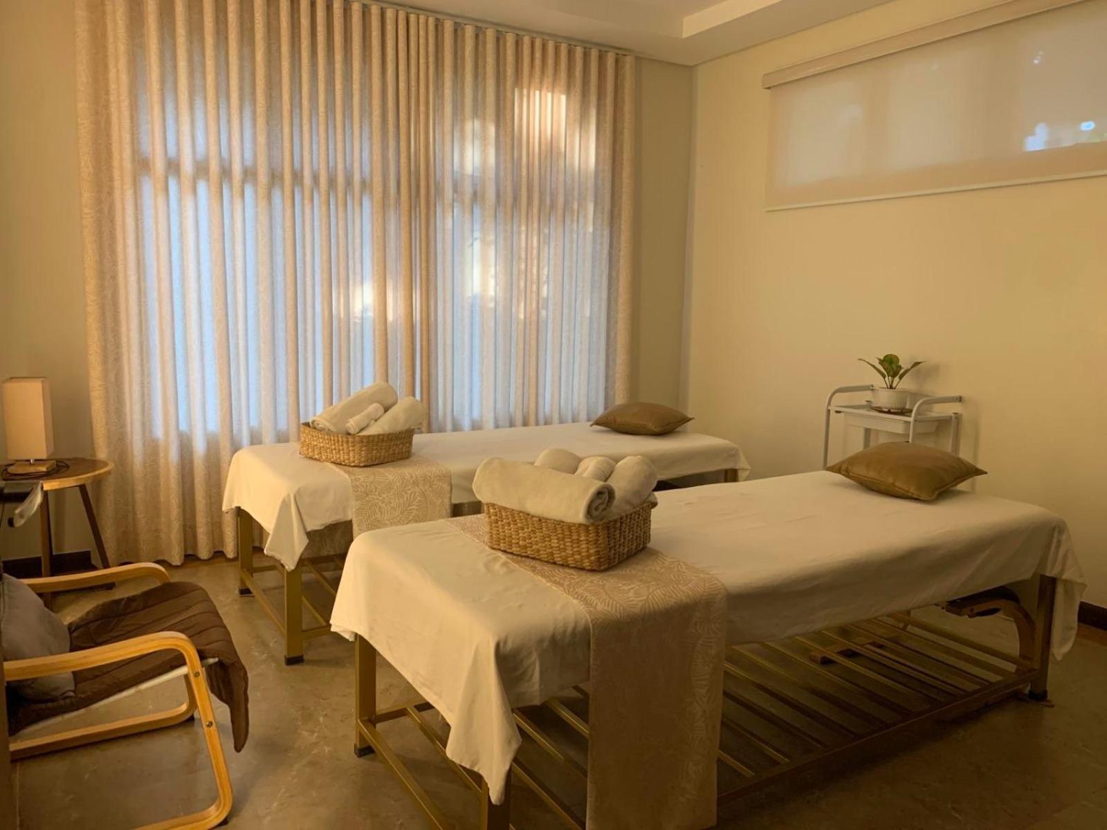 La Jolla Hotel And Beach Resort Bagac Bagian luar foto