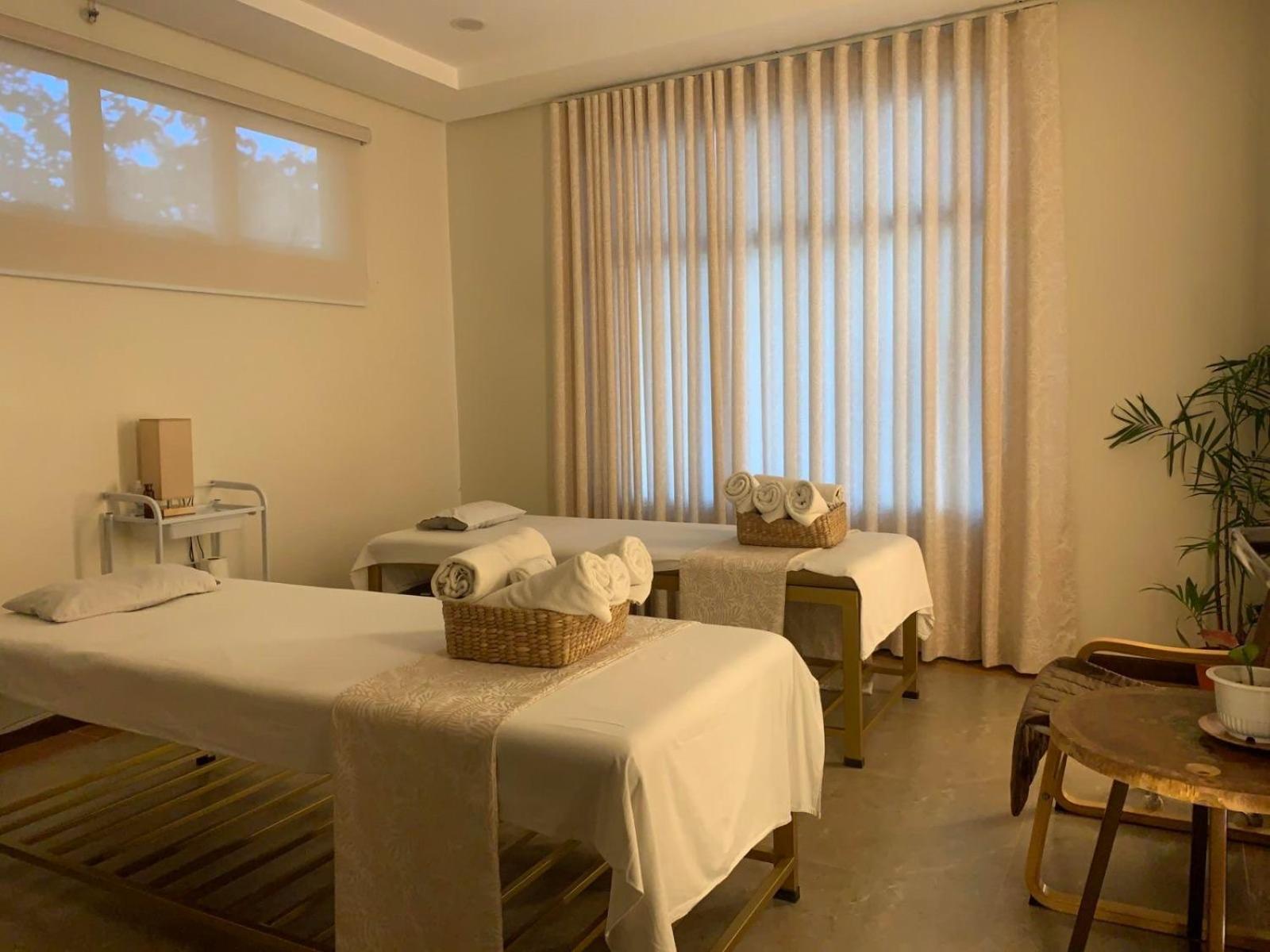 La Jolla Hotel And Beach Resort Bagac Bagian luar foto