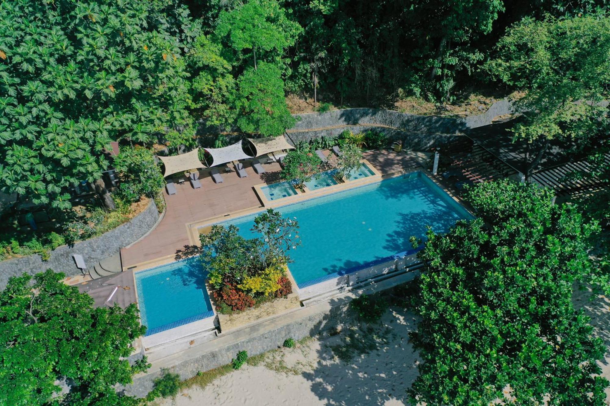 La Jolla Hotel And Beach Resort Bagac Bagian luar foto