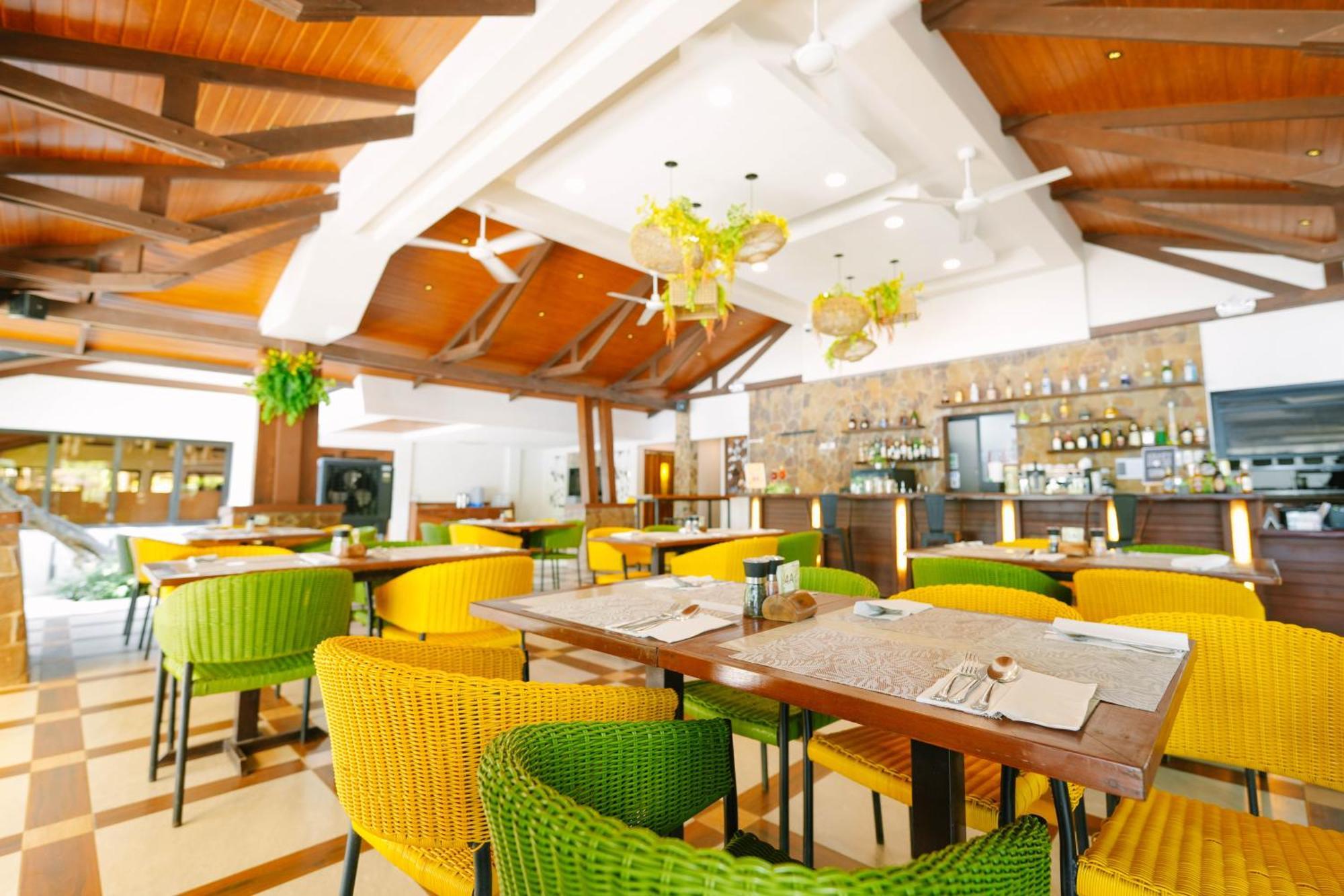 La Jolla Hotel And Beach Resort Bagac Bagian luar foto