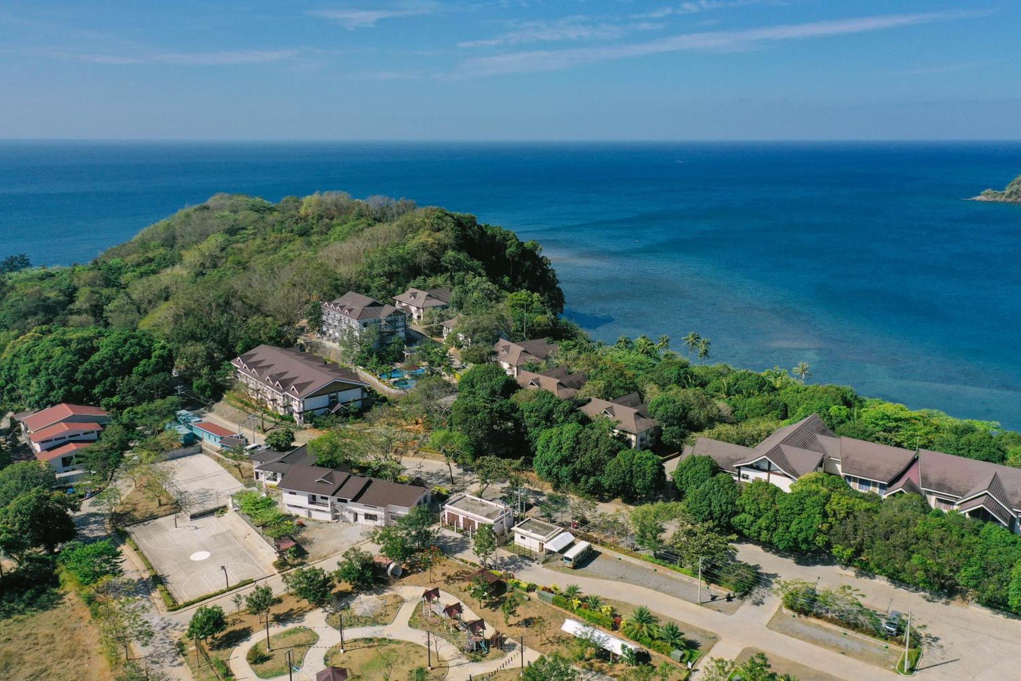 La Jolla Hotel And Beach Resort Bagac Bagian luar foto